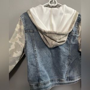 Brand new. Never used before Jean jacket with army print sleeves.
